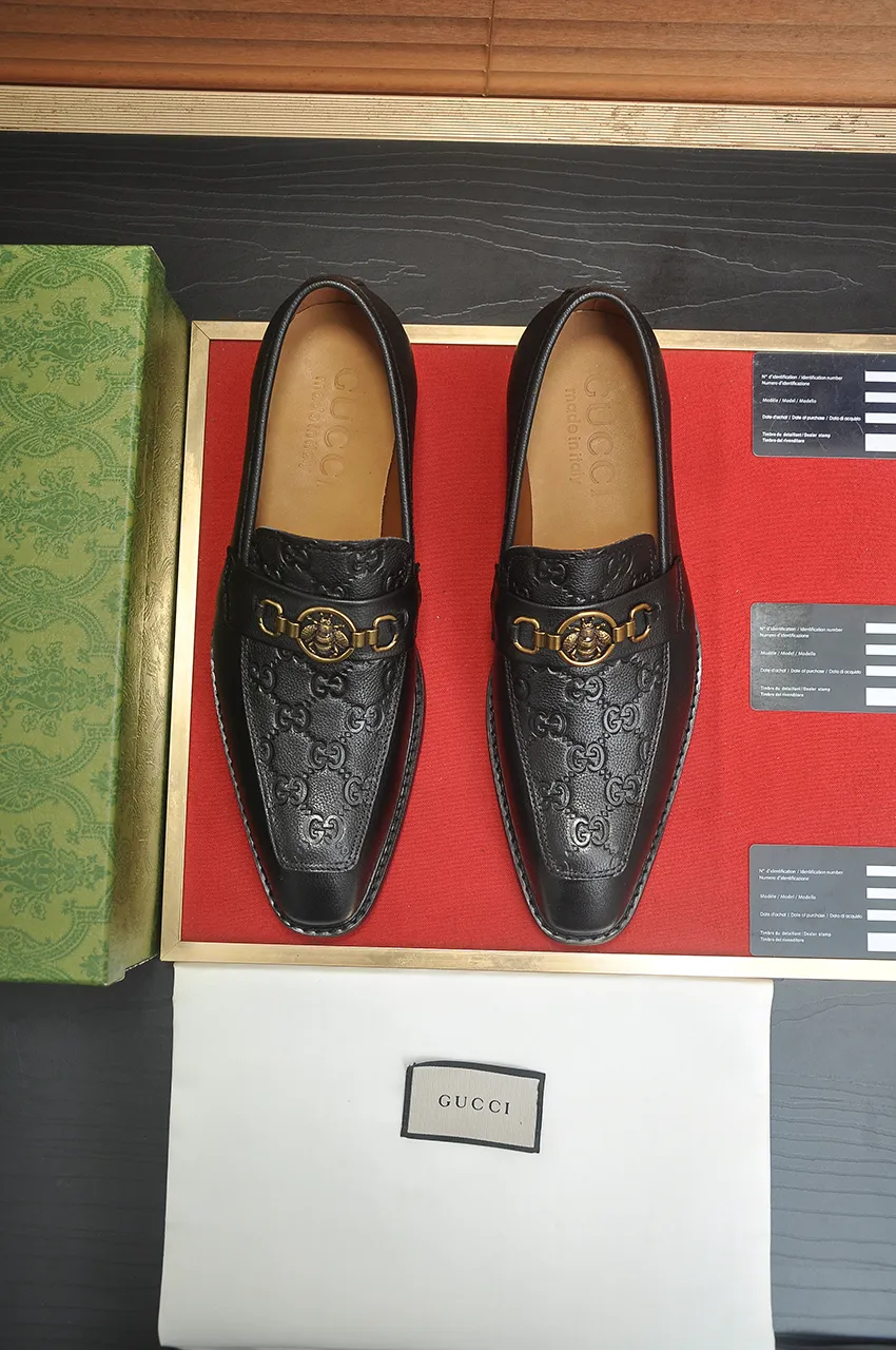 Men's shoes💰460💶Italy's top luxury men's shoes giant [GUCCI Gucci] has a new model 🍃Original European style🔰 Pleasant to the eye😍In order to make the shoes more durable and non-deformable🌀The production continues to follow traditional methods but there is still no lack of innovation💪The original cowhide is chosen for the leather♻️ Smooth, natural and exceptionally bright⭐Made of imported cowhide, the first choice of the rich 38-45 (45 customized)